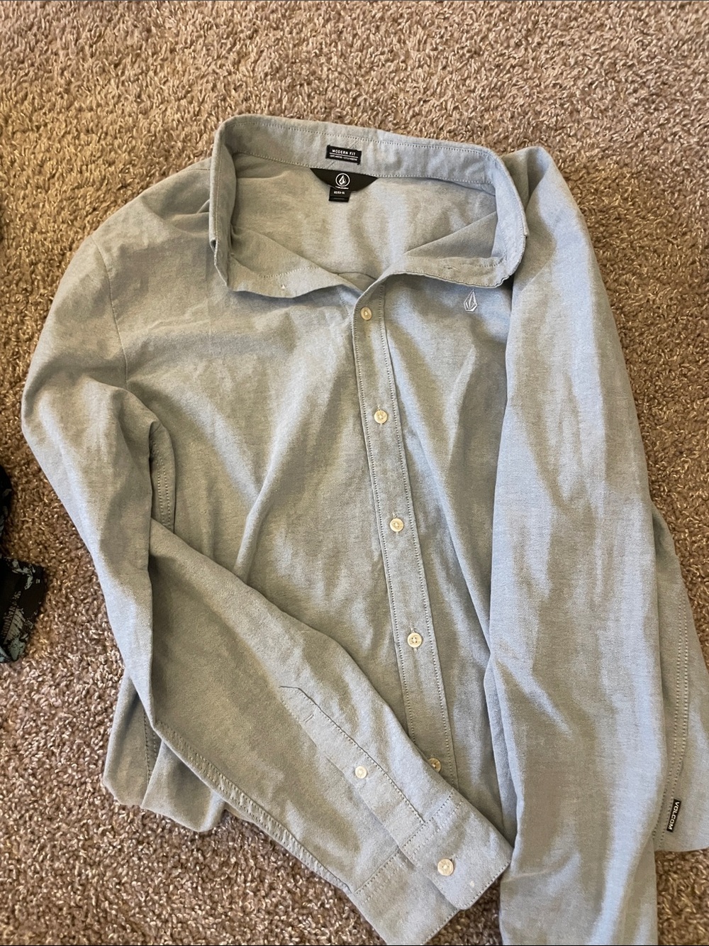 Volcom Men's Light Gray Long-Sleeve Button Down Shirt, modern fit